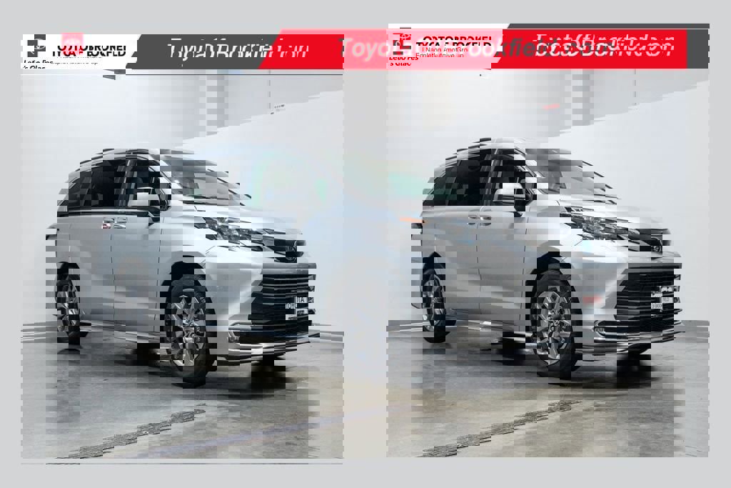 Used 2024 Toyota Sienna XLE image 1