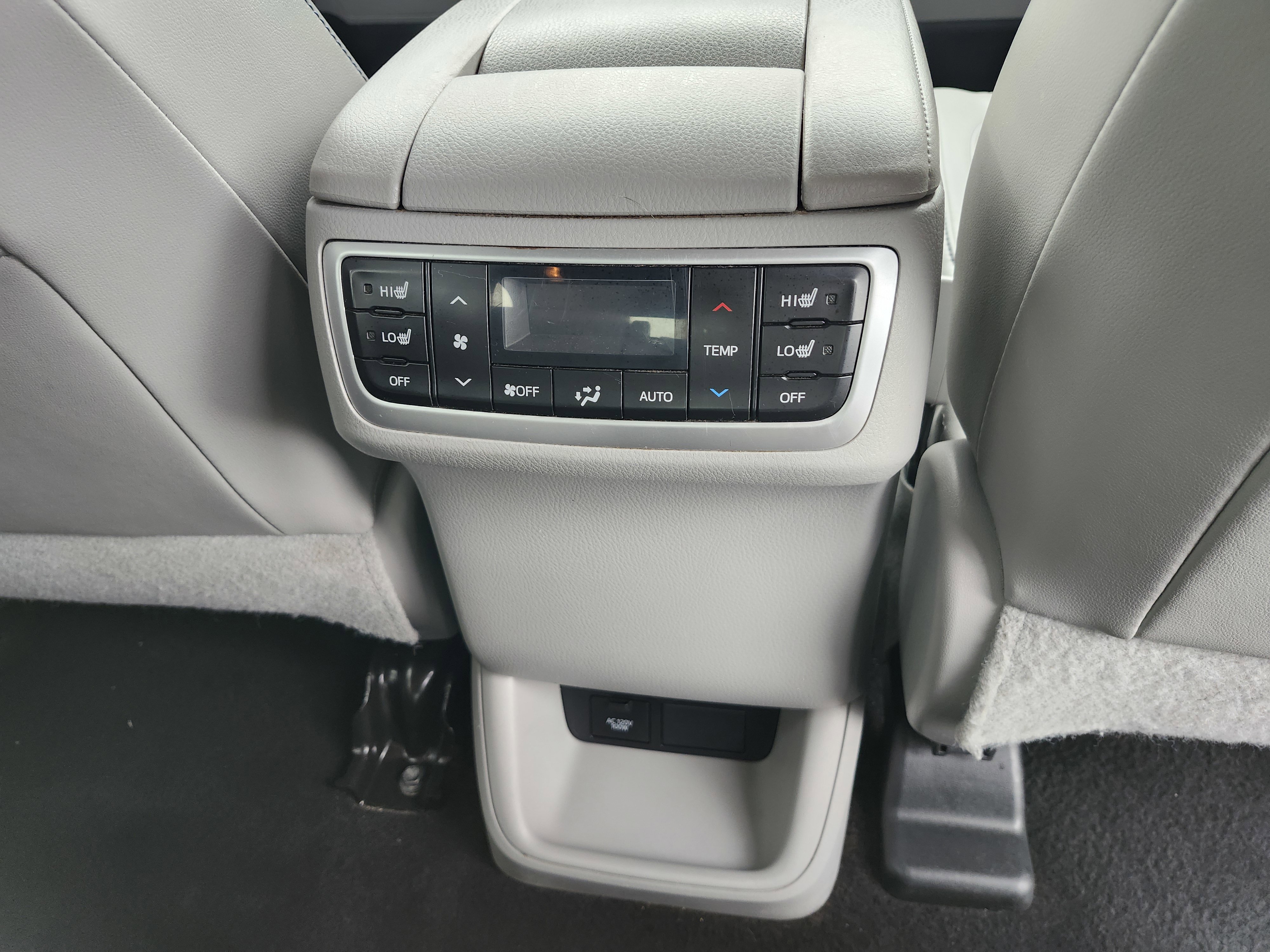 Used 2016 Toyota Highlander Limited image 22