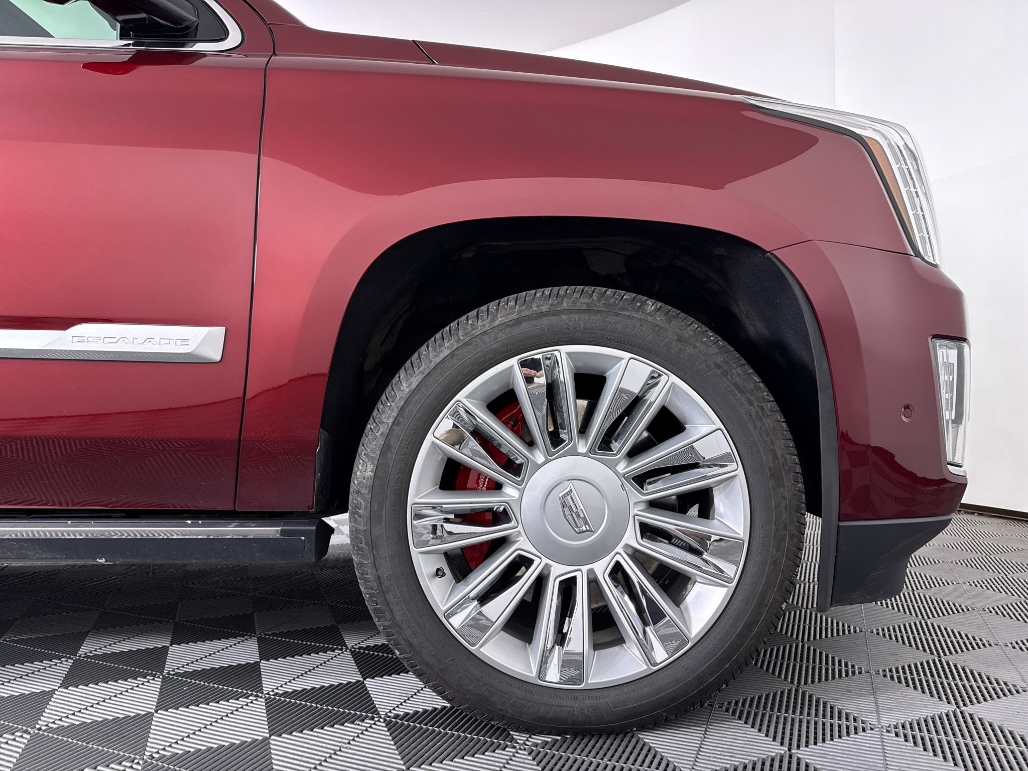 Used 2018 Cadillac Escalade Platinum AWD/4WD image 17