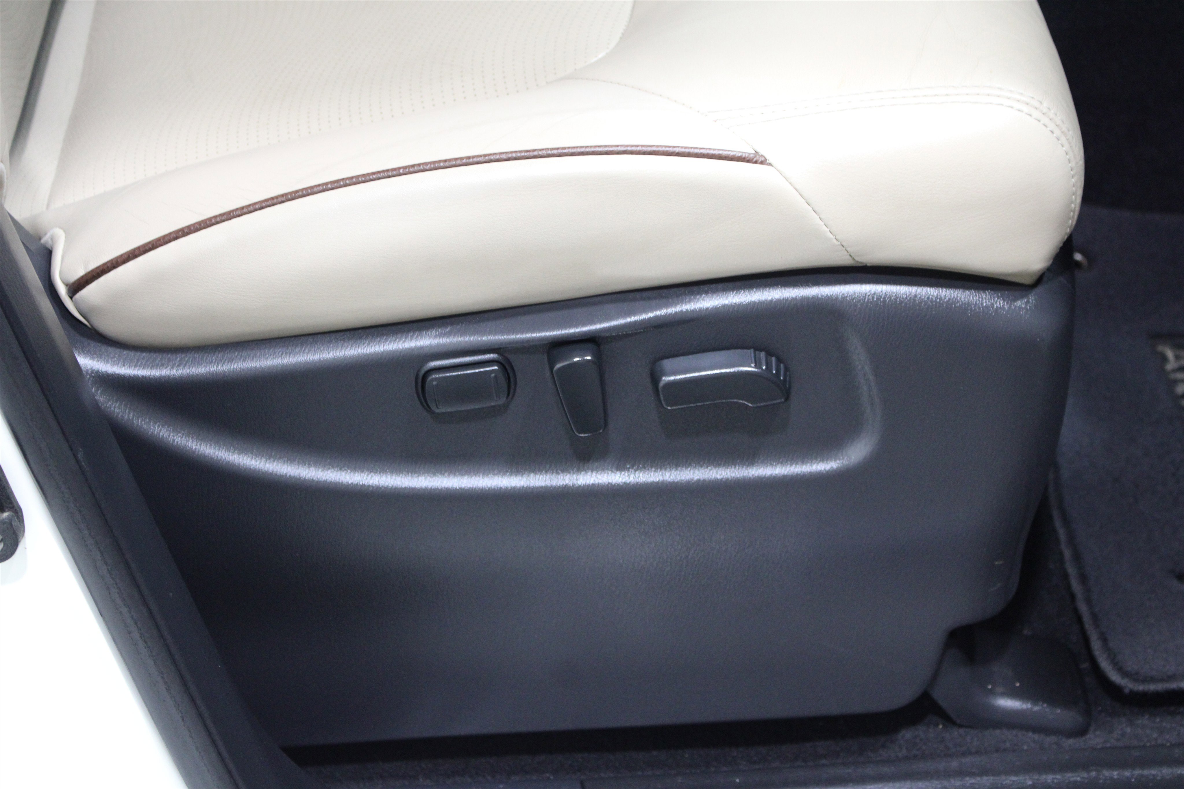 Used 2017 Nissan Armada Platinum w/ Captain Seat Package AWD/4WD image 31