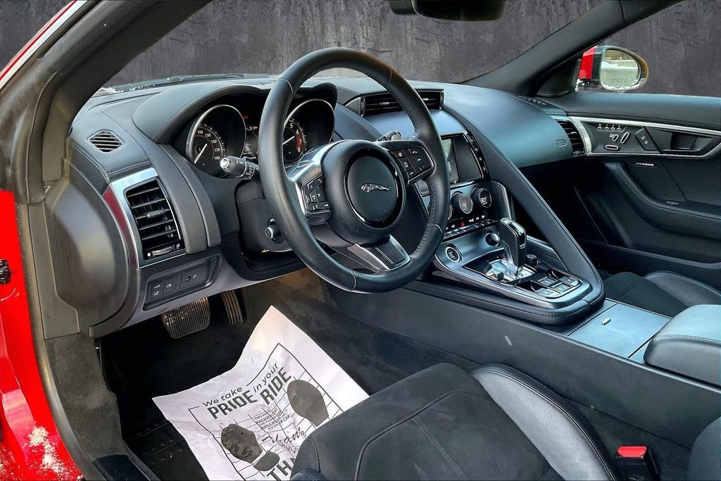 Used 2018 Jaguar F-TYPE Convertible image 15