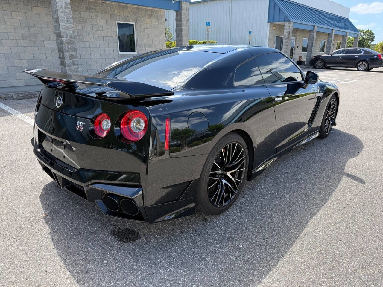 Used 2024 Nissan GT-R Premium w/ Floor Mat Package AWD/4WD image 6