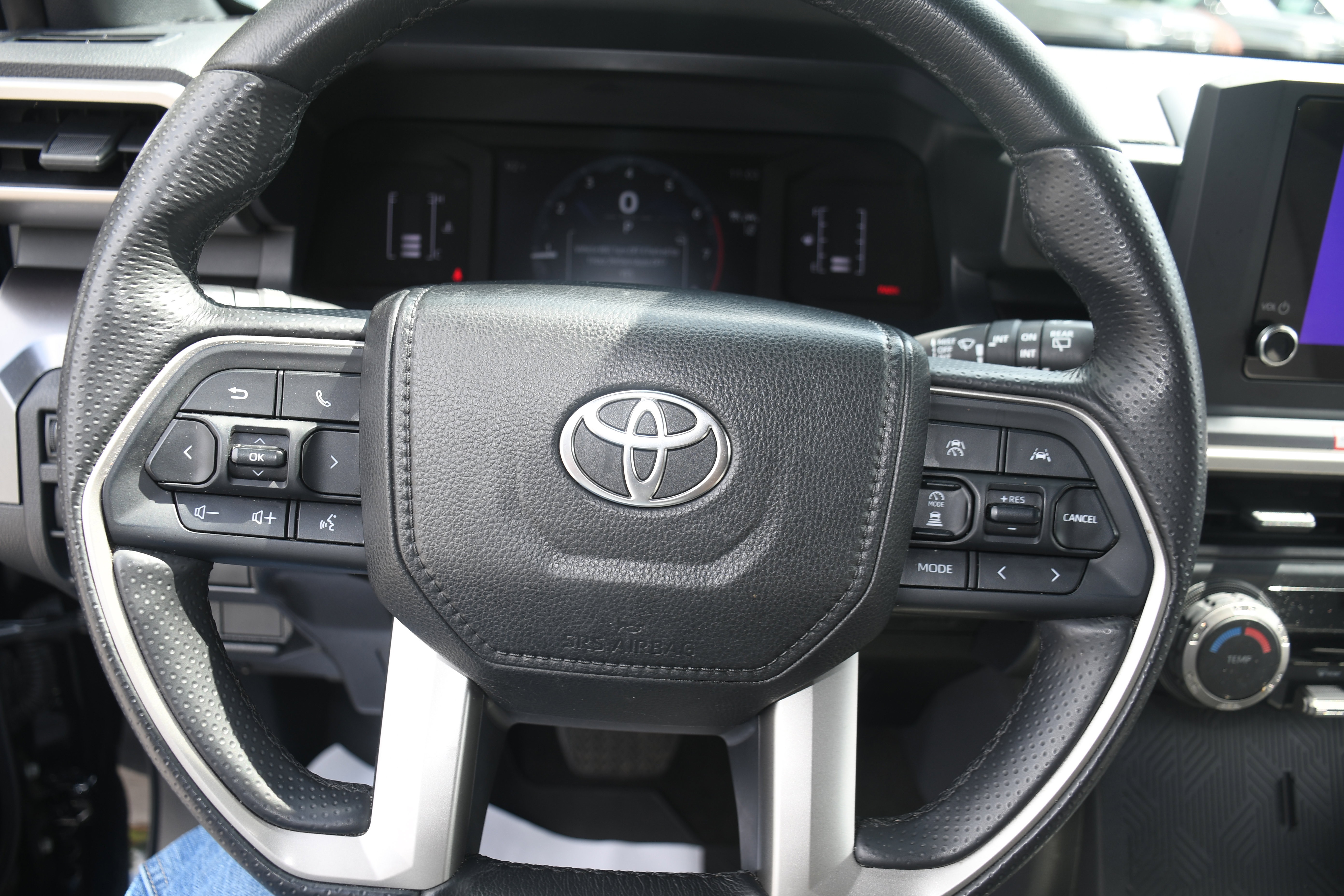 Used 2025 Toyota 4Runner SR5 RWD image 12