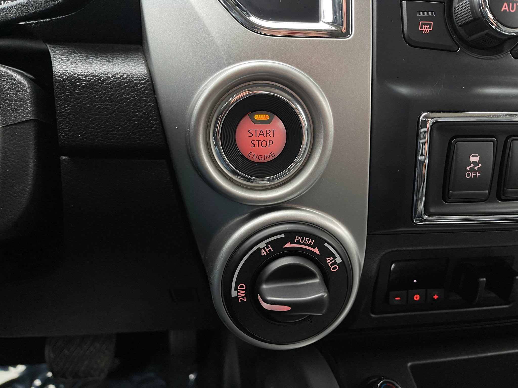 Used 2017 Nissan Titan PRO-4X w/ Pro-4x Convenience Package image 17