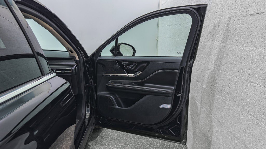 Used 2024 Lincoln Corsair AWD image 21