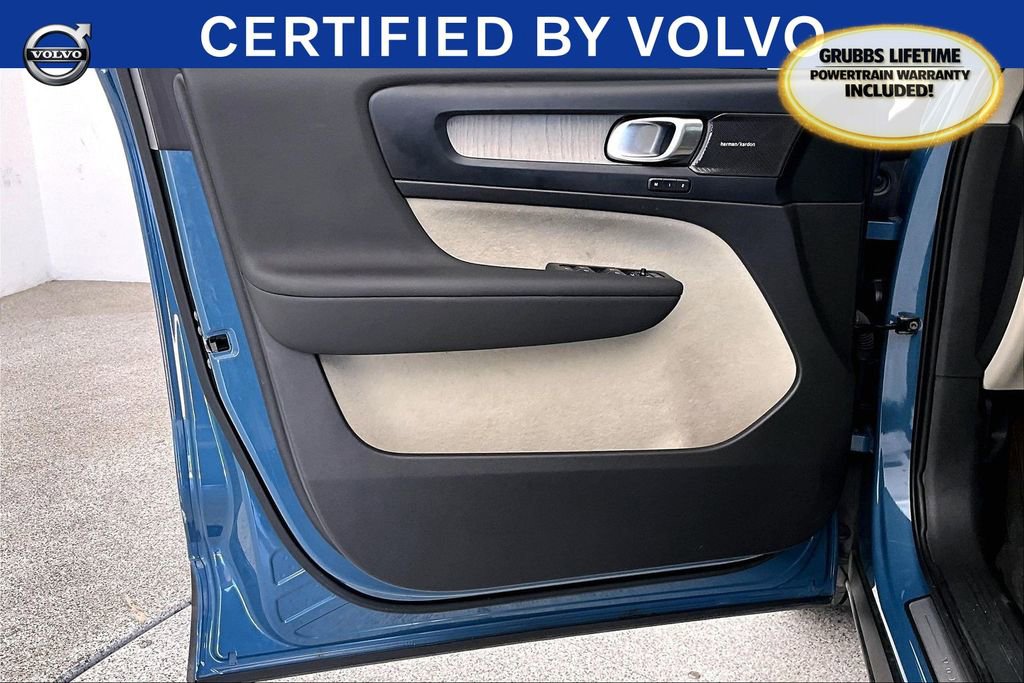 Used 2023 Volvo XC40 B5 Ultimate w/ Protection Package Premier image 23