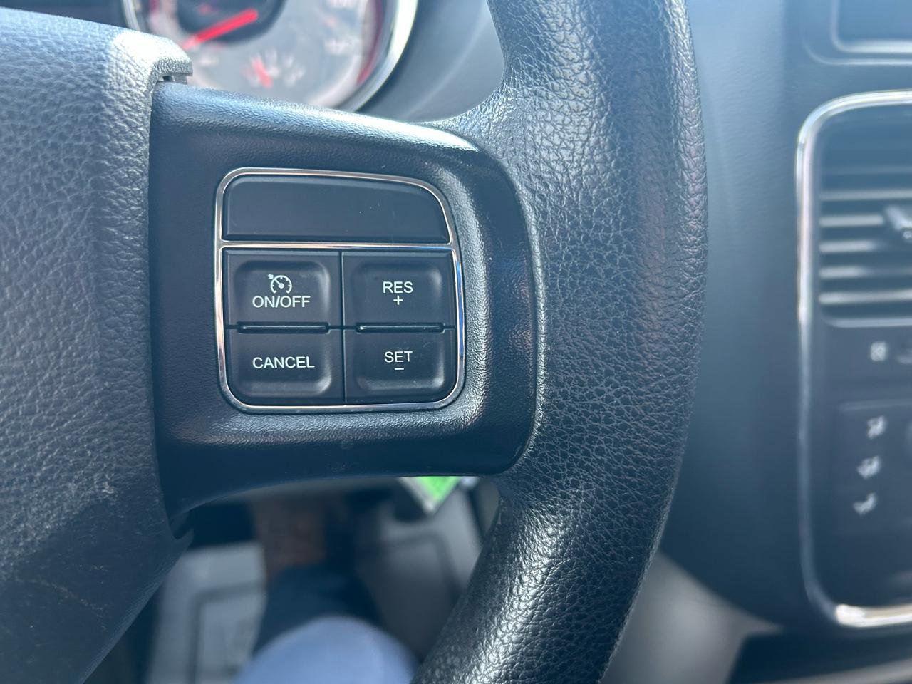 Used 2016 Dodge Grand Caravan SE image 18