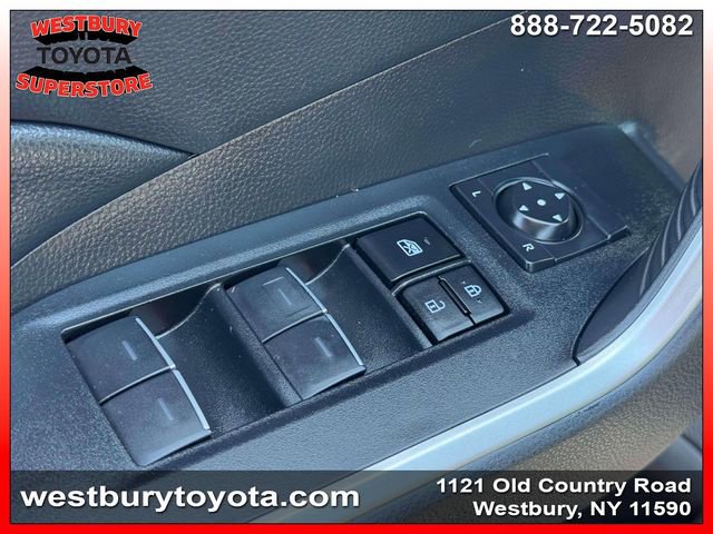 Used 2022 Toyota RAV4 XLE w/ Convenience Package AWD/4WD image 19