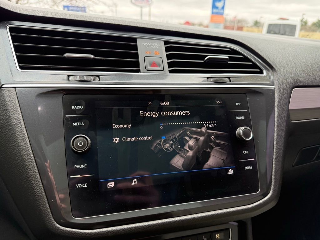 Used 2020 Volkswagen Tiguan SE w/ Panoramic Sunroof Package image 12