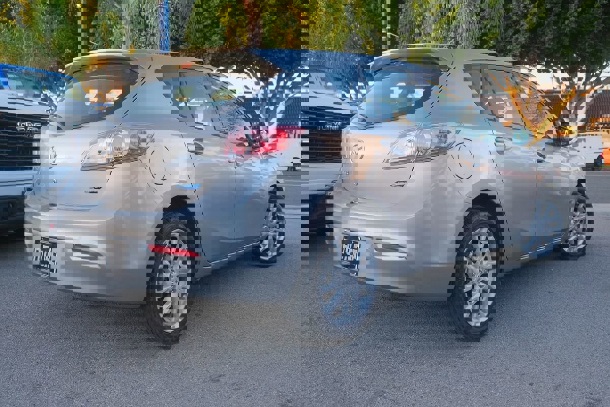 Used 2013 MAZDA MAZDA3 i Touring image 6