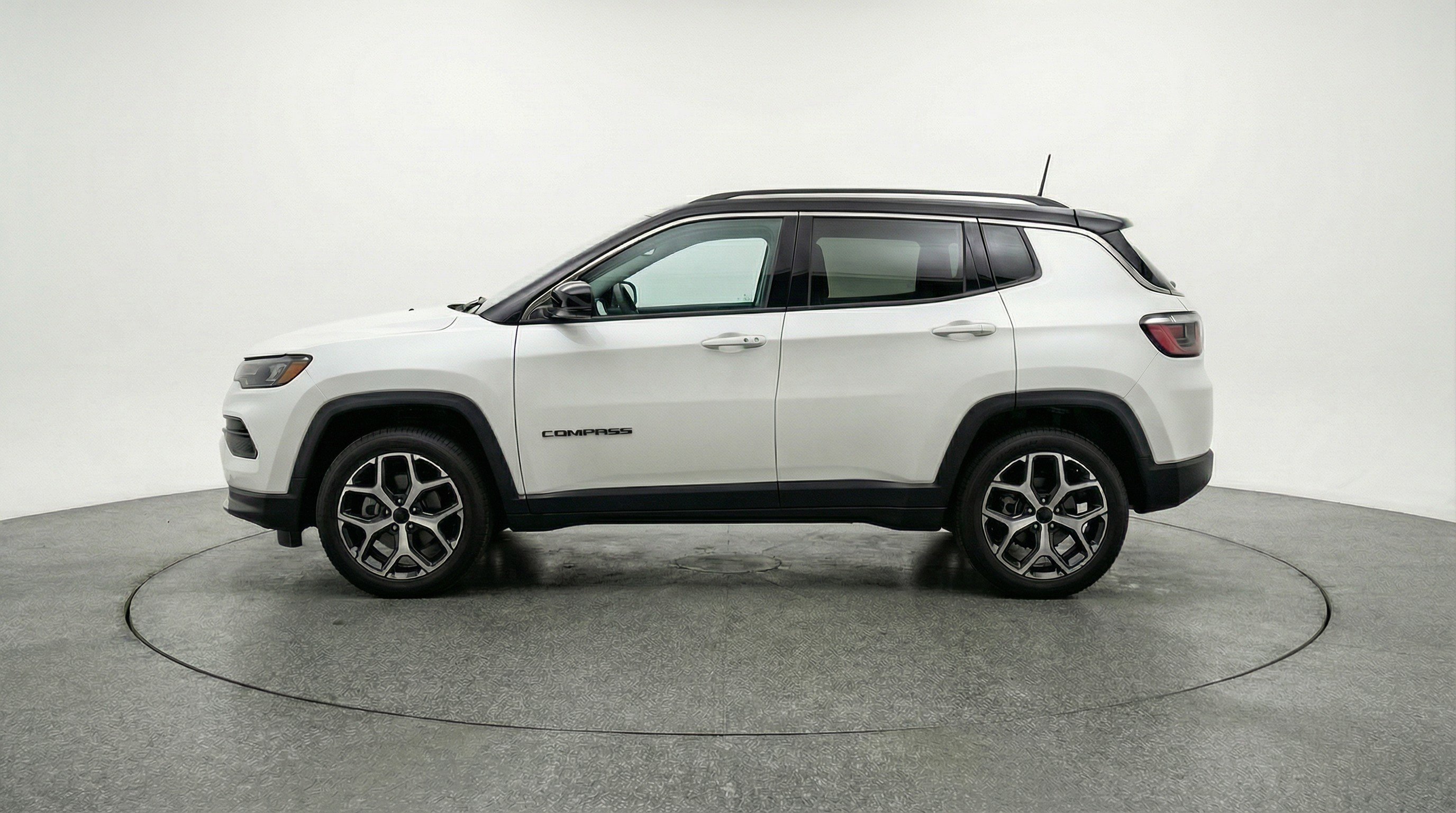 Used 2025 Jeep Compass Limited AWD/4WD image 5