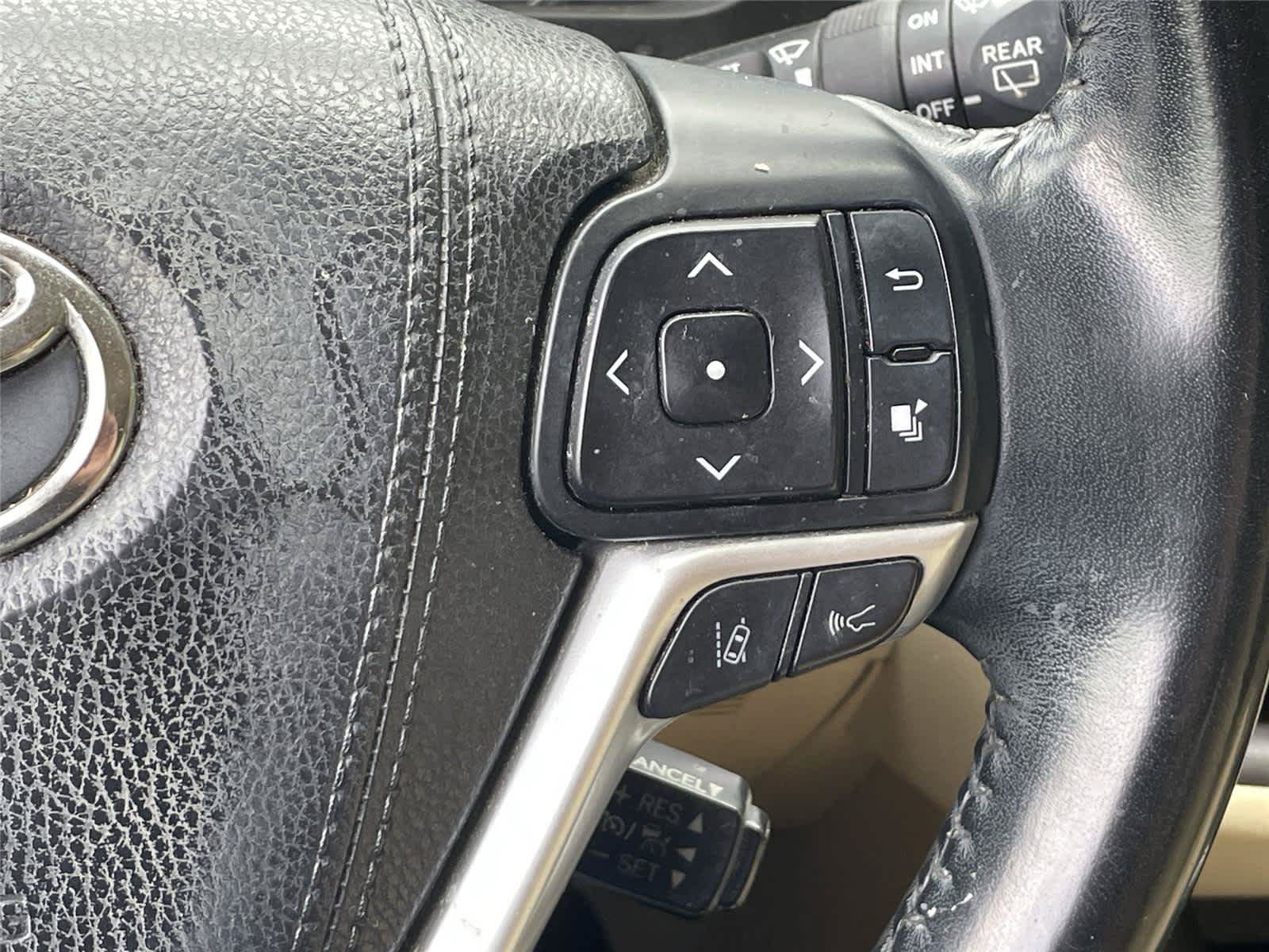 Used 2018 Toyota Highlander XLE AWD/4WD image 20