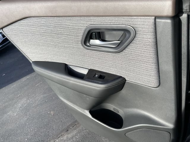 Used 2023 Nissan Rogue SV AWD/4WD image 10