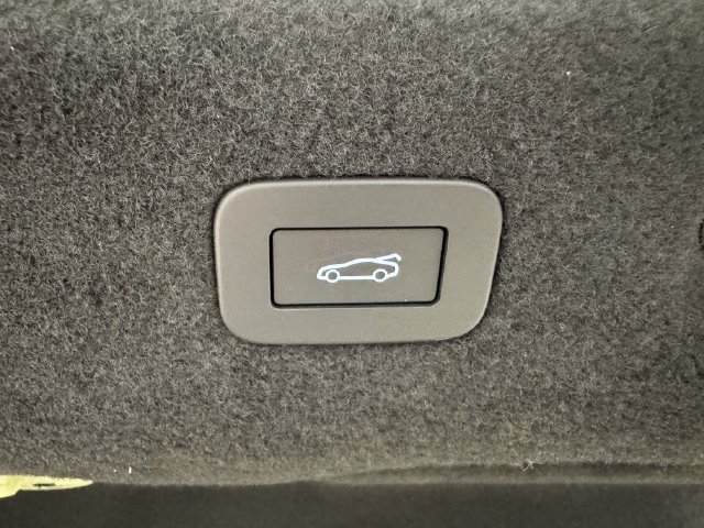 Used 2024 Jaguar XF R-Dynamic SE AWD/4WD image 26