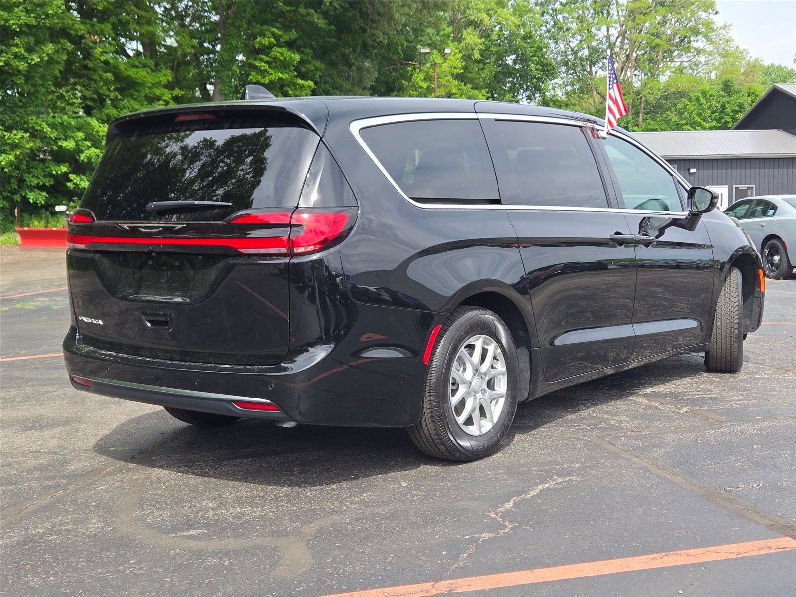 New 2027 Chrysler Pacifica Select FWD image 11