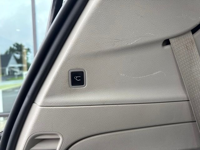 Used 2019 Chrysler Pacifica Touring-L FWD image 6