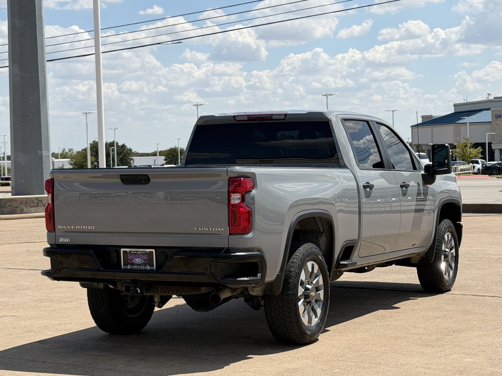 Used 2024 Chevrolet Silverado 2500 Custom w/ Custom Value Package AWD/4WD image 4