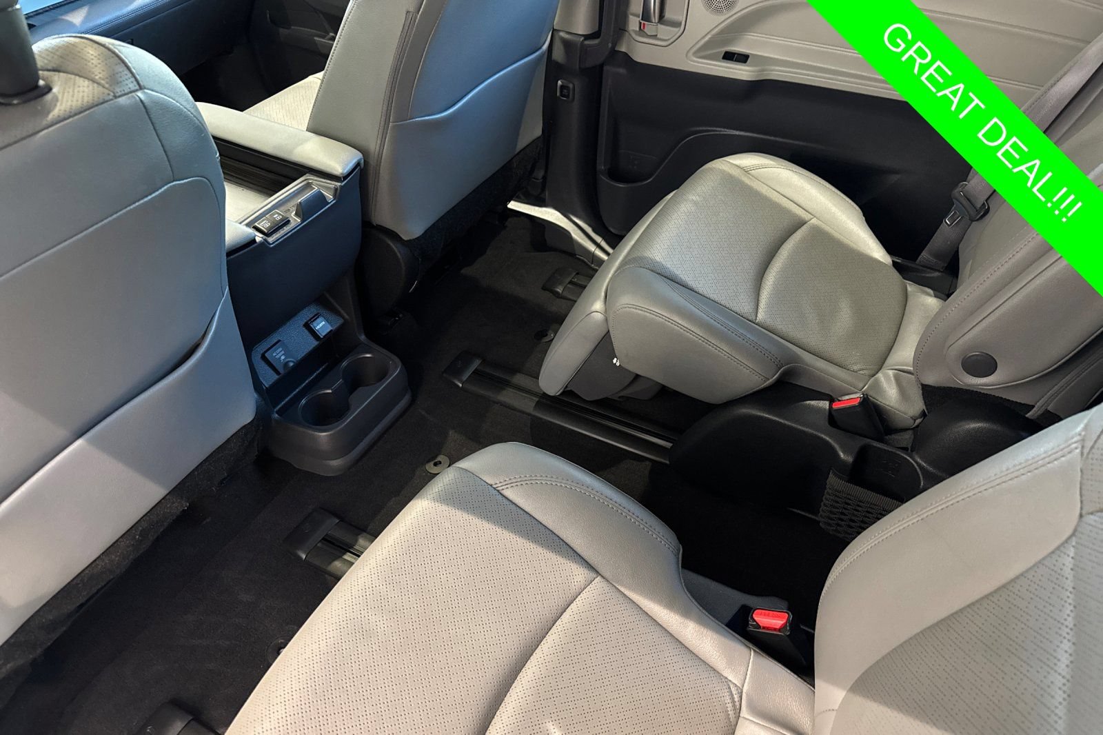 Certified 2023 Toyota Sienna Limited FWD image 12