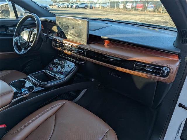 Certified 2022 Lincoln Nautilus Reserve w/ Luxury Package image 16