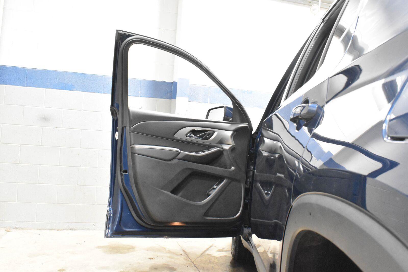 Used 2023 Chevrolet Traverse LT FWD image 10