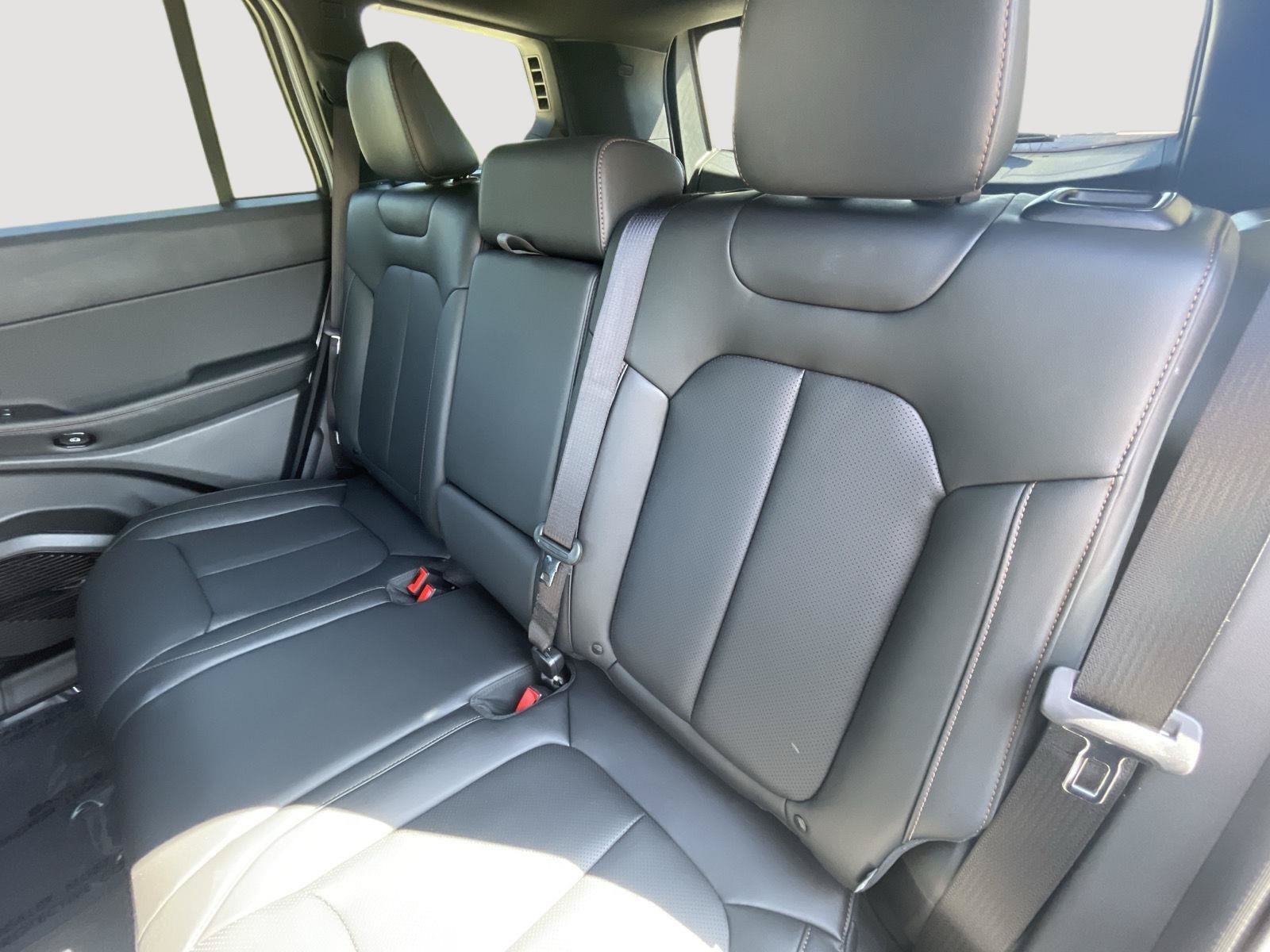 Used 2026 Jeep Cherokee Limited AWD/4WD image 19