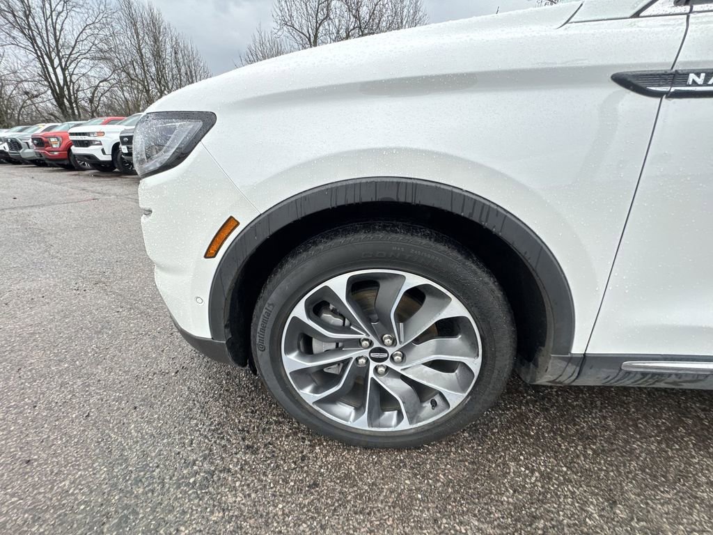 Used 2023 Lincoln Nautilus Reserve w/ Equipment Group 201A image 10