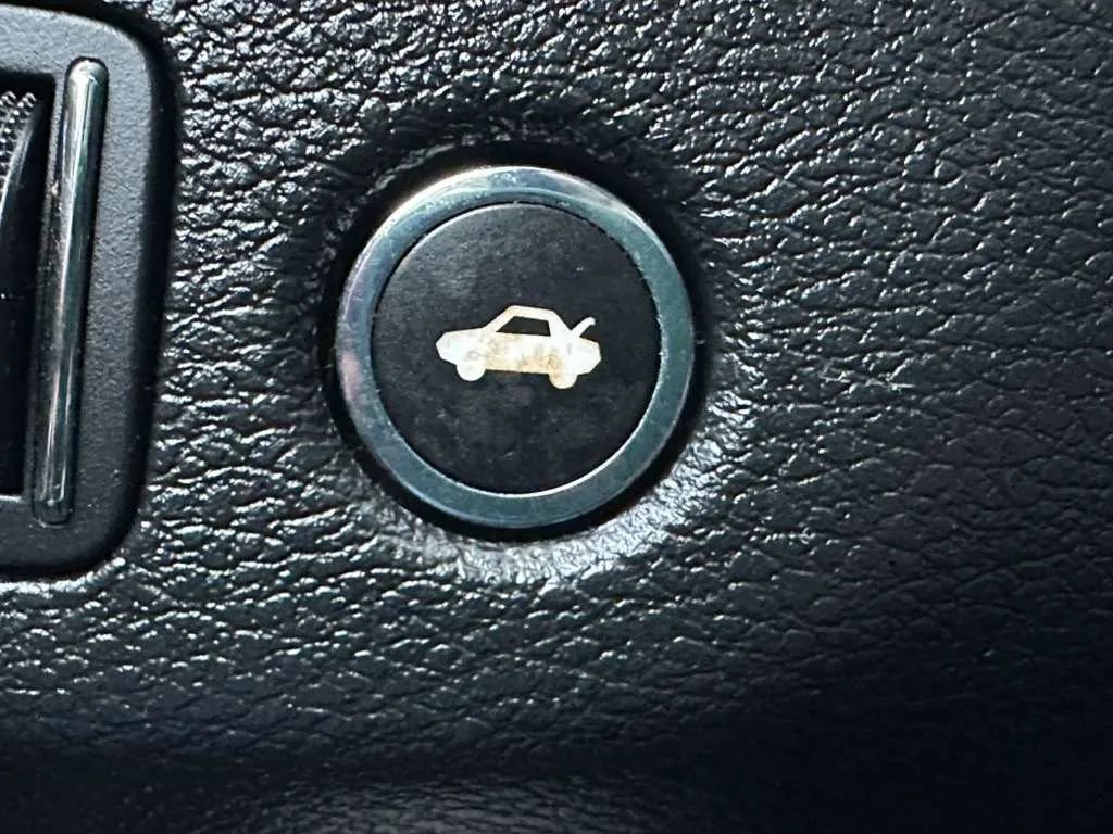 Used 2019 Chrysler 300 S image 17