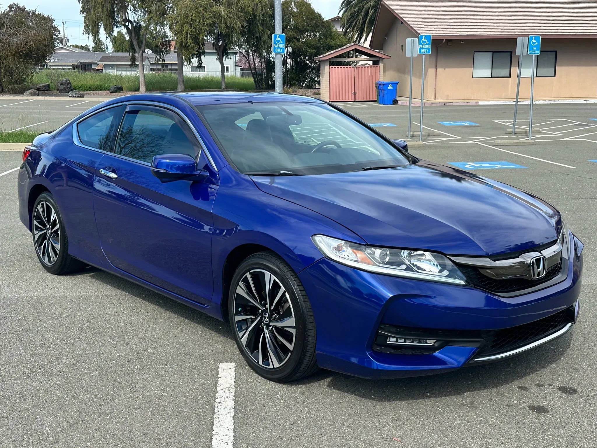 Used 2017 Honda Accord EX-L image 6