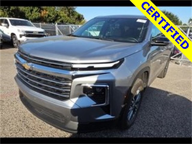 Used 2025 Chevrolet Traverse LT