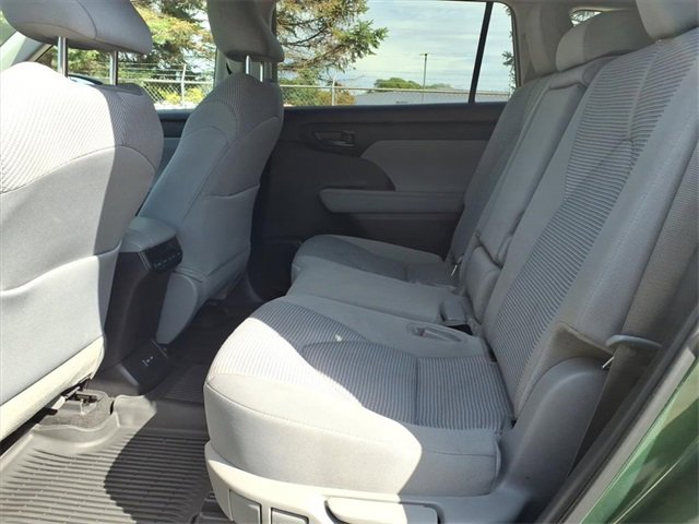 Used 2024 Toyota Highlander LE image 10
