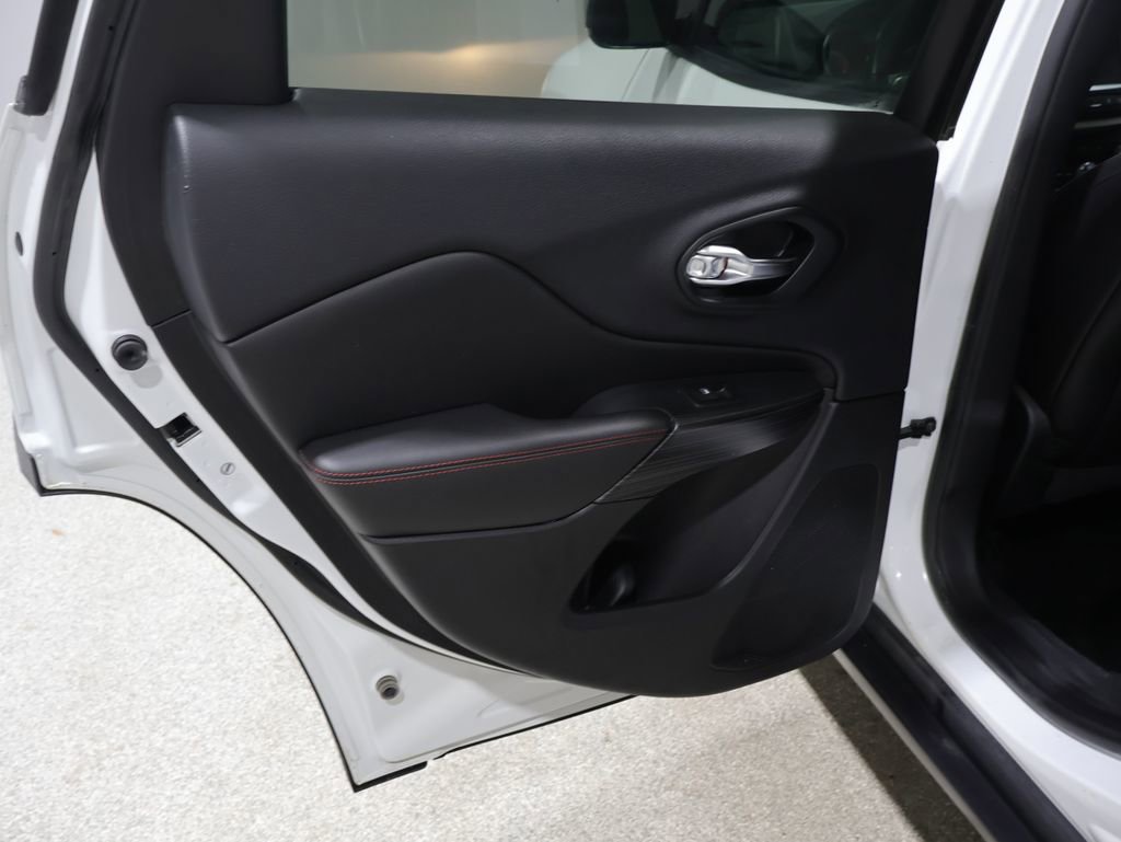 Used 2016 Jeep Cherokee Trailhawk w/ Comfort/Convenience Group image 19