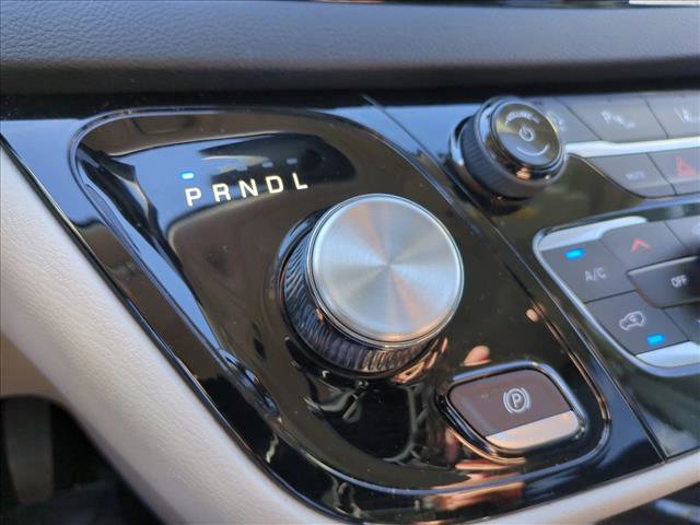 Used 2023 Chrysler Pacifica Touring-L image 12