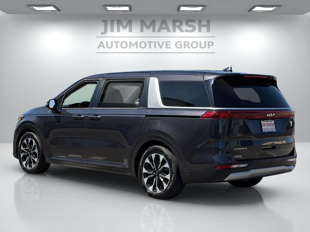 Used 2024 Kia Carnival EX FWD image 4