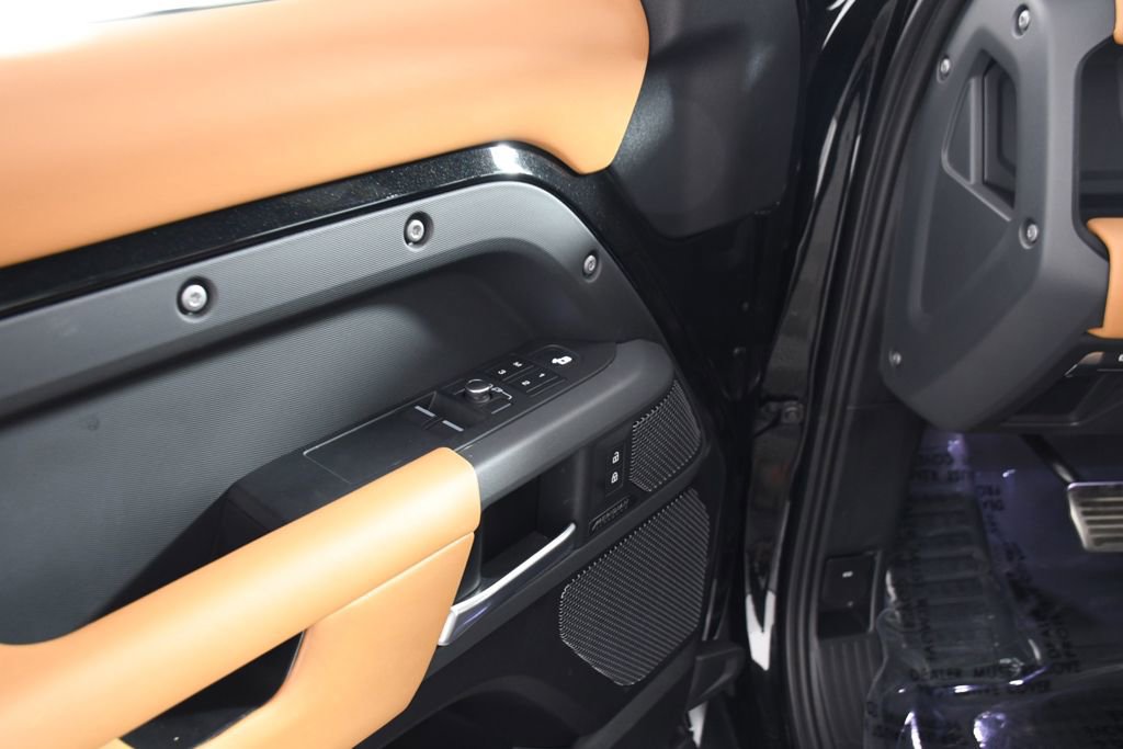 Used 2023 Land Rover Defender 90 X AWD/4WD image 15
