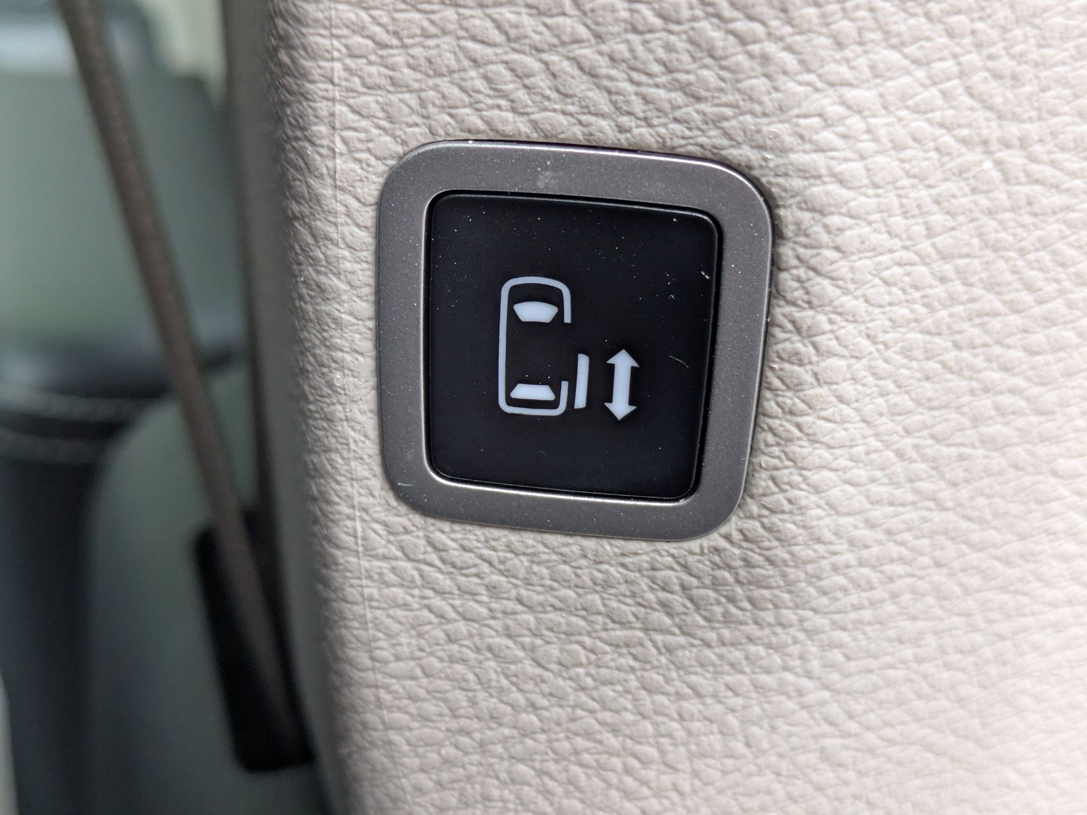 Used 2024 Chrysler Pacifica Touring-L FWD image 31