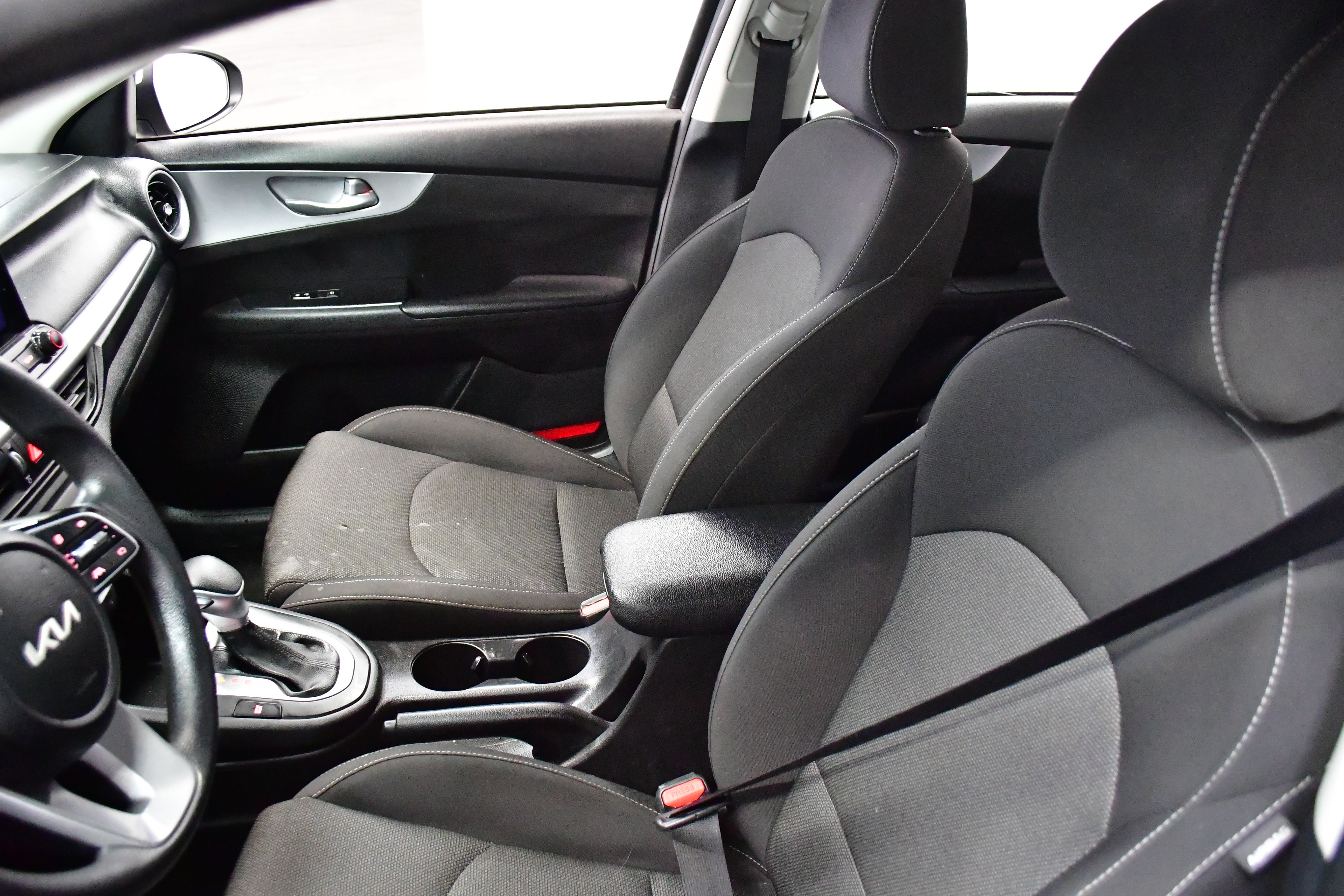 Used 2023 Kia Forte LXS image 17