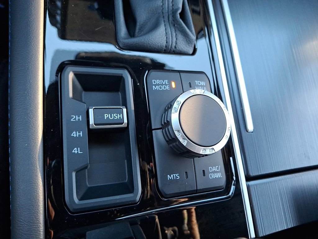 Used 2025 Toyota Sequoia Platinum image 27