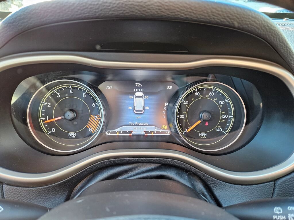 Used 2015 Jeep Cherokee Limited w/ Luxury Group image 25