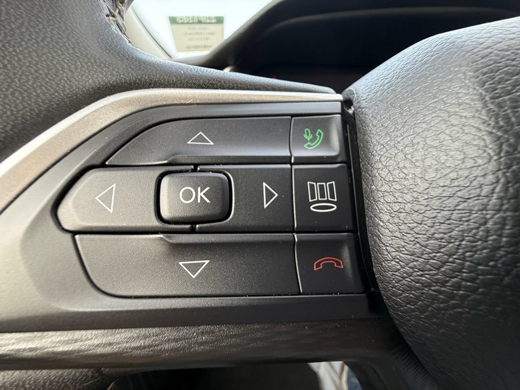 Used 2024 Jeep Grand Cherokee Laredo AWD/4WD image 16