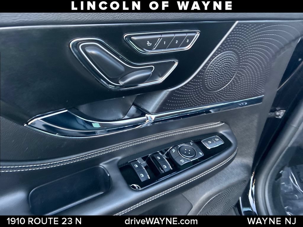 Certified 2023 Lincoln Corsair AWD w/ Rear Removable Package Tray image 14