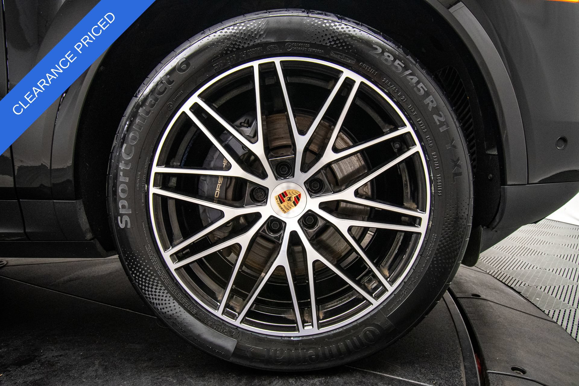 Used 2025 Porsche Cayenne AWD/4WD image 28