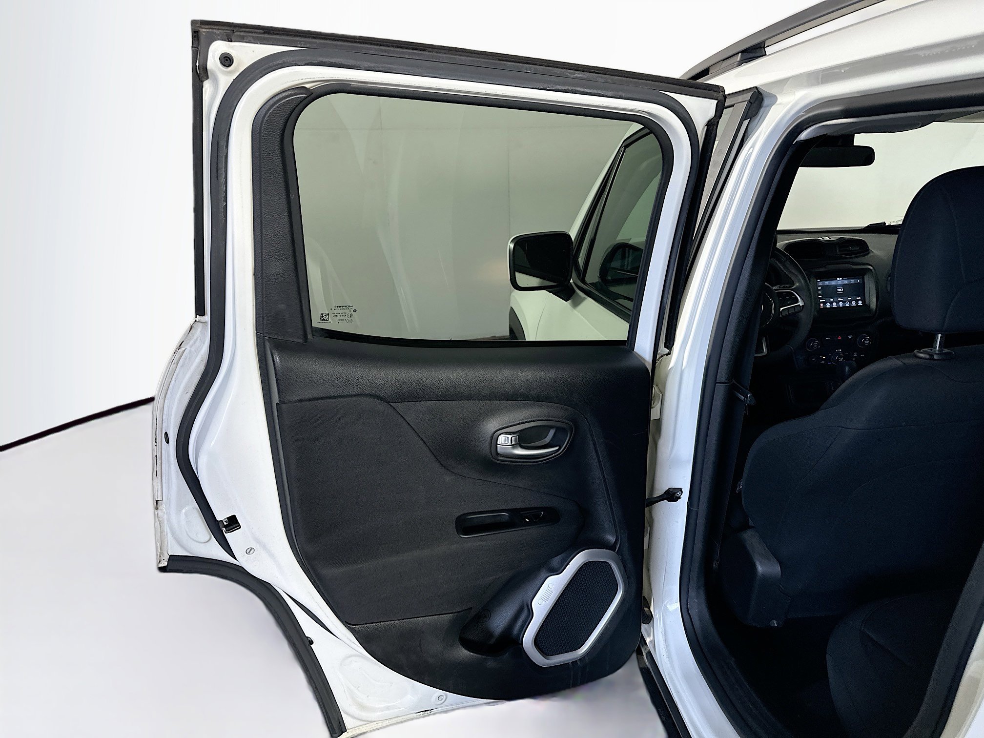 Used 2018 Jeep Renegade Latitude image 25