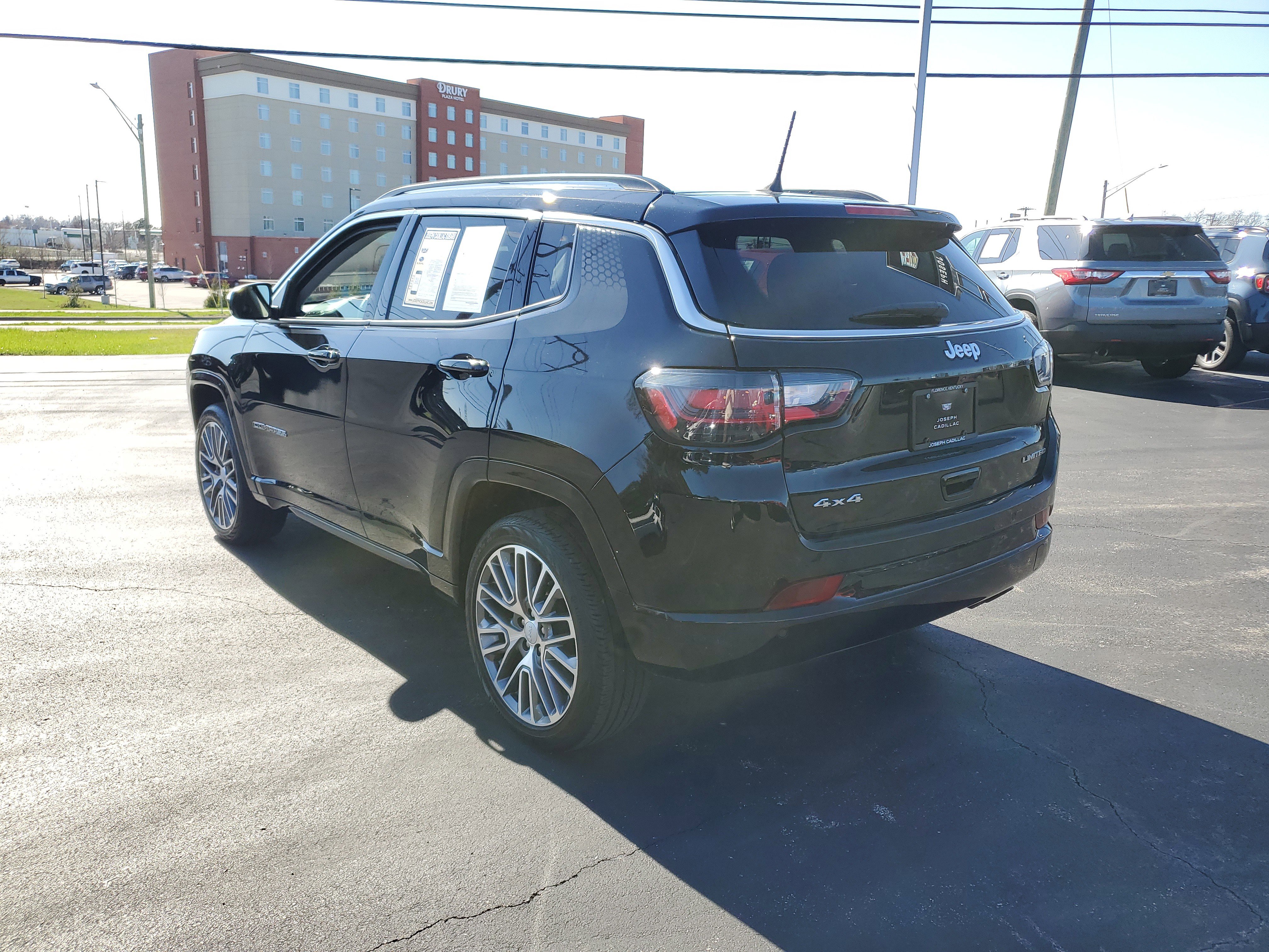 Used 2022 Jeep Compass Limited w/ Elite Group AWD/4WD image 2