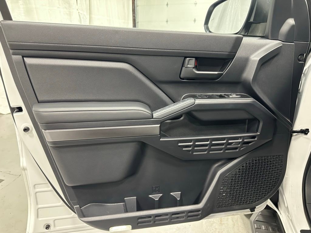 Used 2025 Toyota 4Runner SR5 AWD/4WD image 8