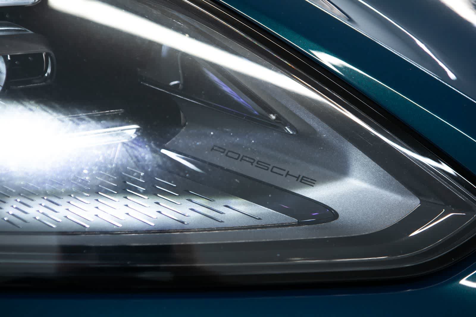 Certified 2024 Porsche Cayenne Coupe AWD/4WD image 16