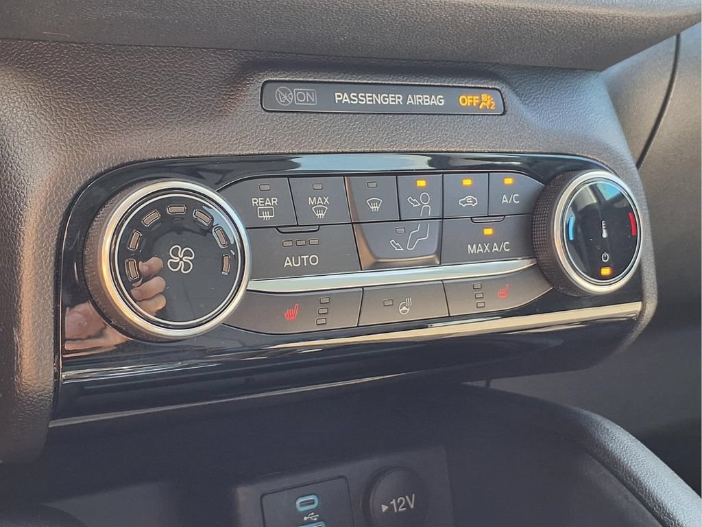 Used 2022 Ford Escape SE w/ SE Sport Appearance Package AWD/4WD image 8
