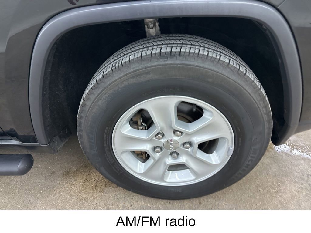 Used 2017 Jeep Grand Cherokee Laredo w/ Quick Order Package 23E image 16