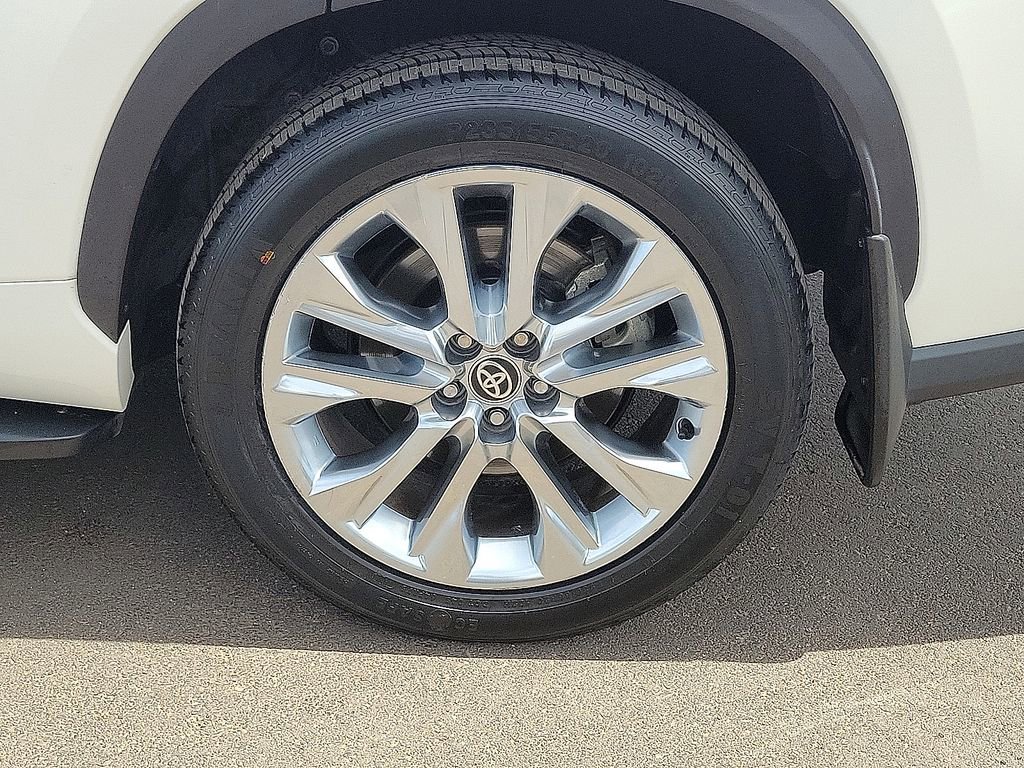 Used 2021 Toyota Highlander Limited FWD image 10
