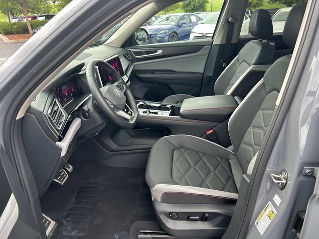 Used 2024 Volkswagen Atlas Peak Edition SE AWD/4WD image 24