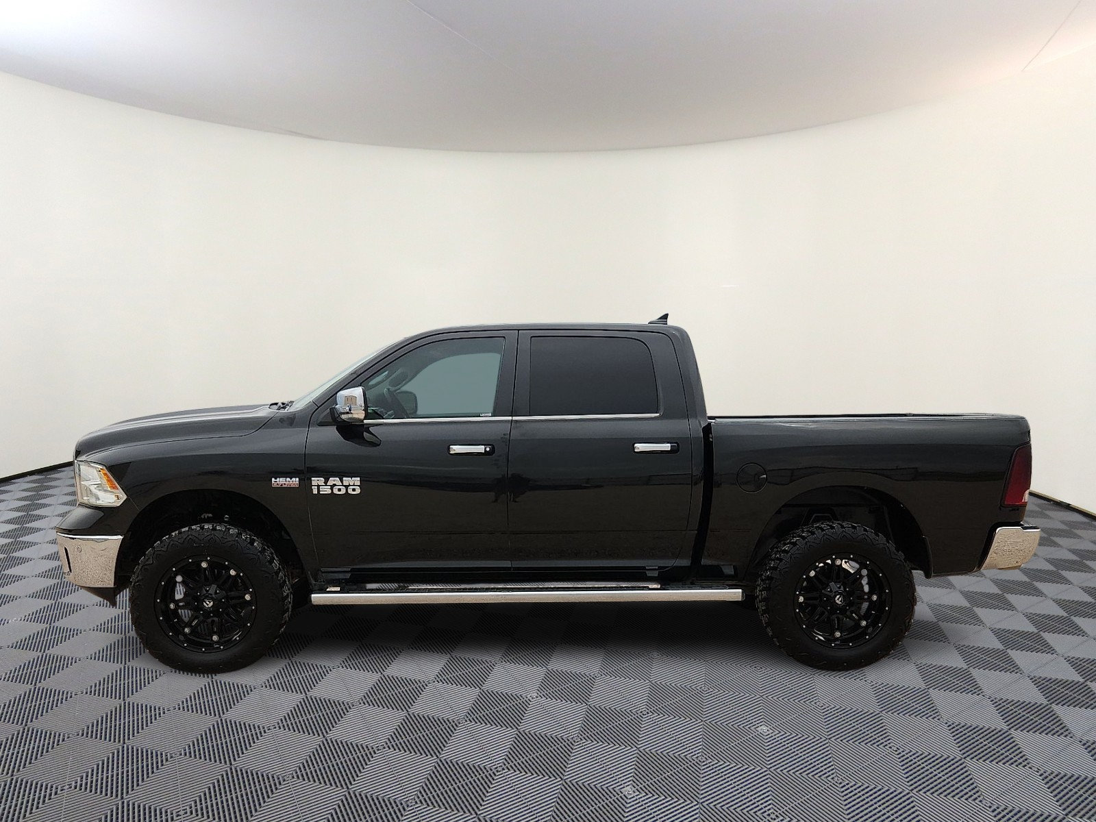 Used 2018 RAM 1500 Lone Star AWD/4WD image 2